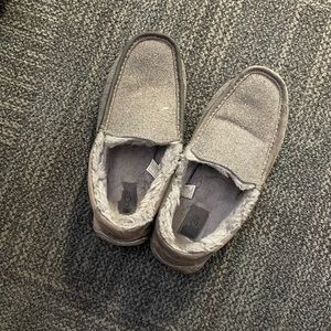 Men’s UGG Ascot Slippers, Size 10.